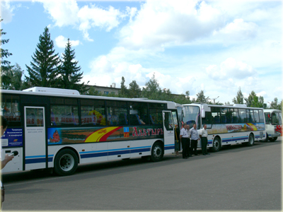 14:49 Новые пассажирские автобусы, переданные Алатырю в День города, уже вышли в рейс на городские и междугородние маршруты