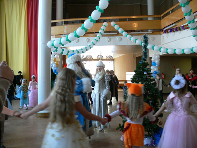 11:50_Новогодние представления для детей проходят в Алатырском городском Дворце культуры