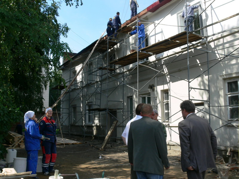 13:56 Алатырь: поставлена задача – до Дня города выполнить капитальный  ремонт  фасадов домов, расположенных в центре