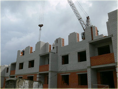 16:15 В Алатыре строятся дома по Программе «Переселение граждан из ветхого и аварийного жилого фонда»