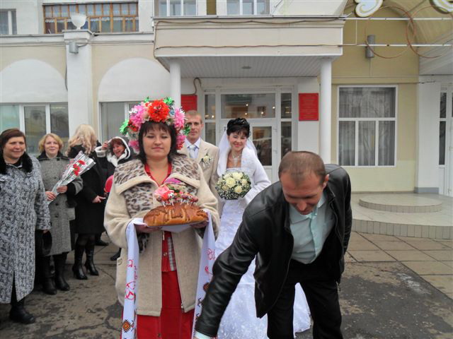 16:51 В церемониях бракосочетания в отделе ЗАГС администрации города Алатыря широко используются  элементы национальных  обрядов