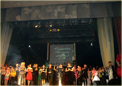 14:00_Праздничная концертная программа в Алатырском городском Дворце культуры посвящалась «Королевам красоты»