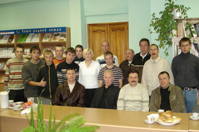 11:50_ Юные игроки футбольной команды «Волга» были в восторге от встречи с  ветеранами спорта - известными футболистами алатырского «Спутника» 80-х годов