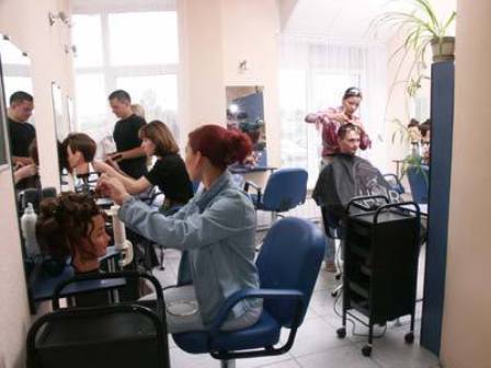 09:43_В  Алатыре впервые  проводится   городской конкурс  «Лучшая парикмахерская – 2009»