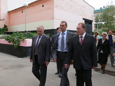 11:45 В ходе визита в Алатырь Президент Чувашии Михаил Игнатьев посетил два предприятия и возводимый квартал малоэтажной застройки
