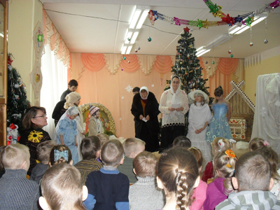16:00_Воспитанники воскресной школы  подготовили для дошколят Рождественский праздник