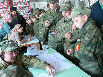 12:20 По опыту Волгоградской и ряда других областей России в Алатыре для  подростков проходят  военно-патриотические сборы «Горлица»
