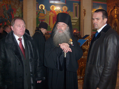 11:45_В ходе пребывания в Алатыре  Президент Чувашской Республики Михаил Игнатьев посетил Свято-Троицкий  мужской монастырь