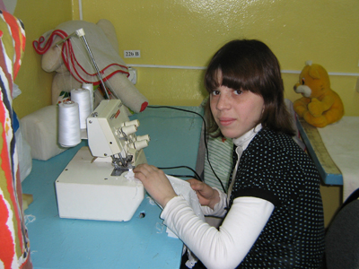 16:39_Воспитанники Алатырской школы-интерната   готовят поделки для участия в благотворительном аукционе в Нижнем Новгороде