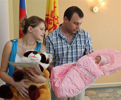 13:48_Пенсионный фонд принимает заявления на выплату 12 тысяч рублей из средств материнского капитала