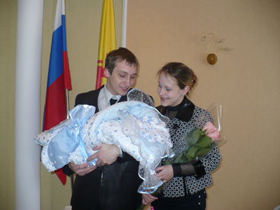10:10_В семье алатырцев - призеров городского конкурса «Молодая семья-2008» родился первенец