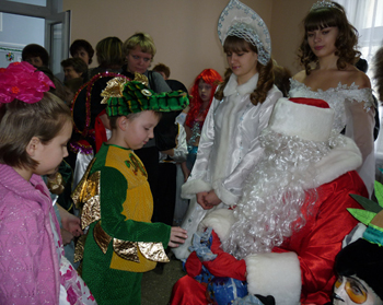 08:05_г. Алатырь: новогоднее представление в Доме детского творчества было организовано для  учащихся школ - отличников учебы