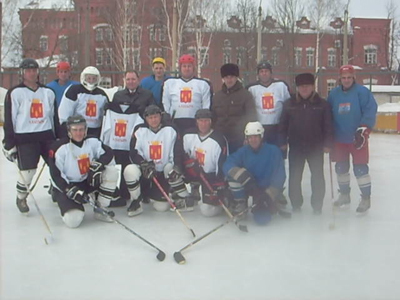 11:47_Подаренная современная спортивная  форма будет способствовать новым  достижениям  алатырской хоккейной команды