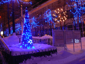 10:15_Радуют алатырцев световые композиции, созданные в  рамках городского конкурса «Зимняя сказка»