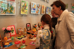 08:25_В Алатырской художественной школе открыта выставка  детского творчества