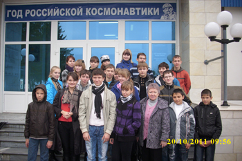 13:15_г. Алатырь: экскурсионной поездкой  в  Чебоксары  ребята из  трудовой  бригады  были награждены  за активное участие в благоустройстве родного микрорайона