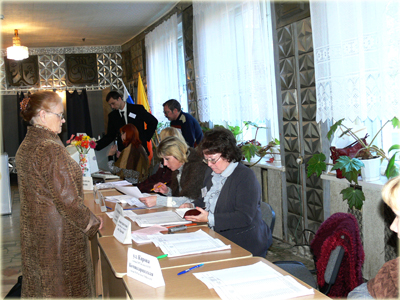 14:40_Избиратели в Алатыре идут на выборы семьями в хорошем настроении