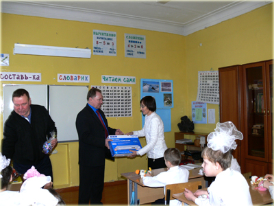 17:25_Долгожданный подарок от главы администрации к Новому году  получили   учащиеся первого класса  Алатырской  специальной  школы-интерната