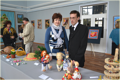 15:50 В Алатыре открылась выставка работ  декоративно-прикладного и изобразительного искусства в рамках  фестиваля творчества инвалидов «Во имя жизни»