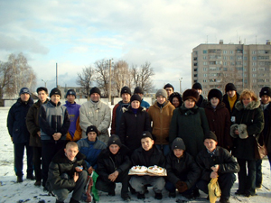 16:00 По первому снегу команда подростков встретилась на футбольном поле с командой субъектов профилактики