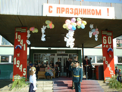 09:55 Ветераны вместе со школьниками отведали солдатской каши, приготовленной в полевых условиях