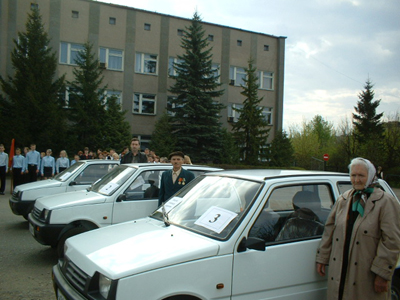 11:15 В числе четверых обладателей новеньких автомобилей «Ока» стал Герой Советского Союза П.Г.Макаров