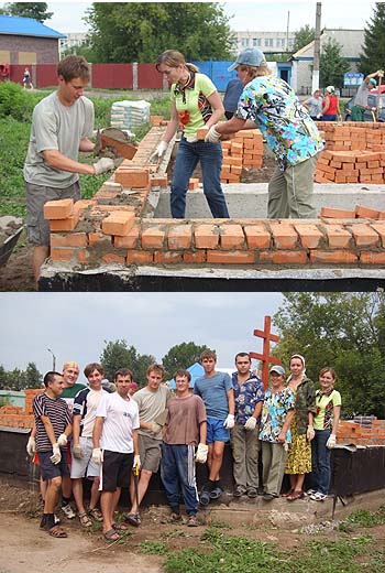 16:25 Молодежь помогает в строительстве церкви в с. Аликово