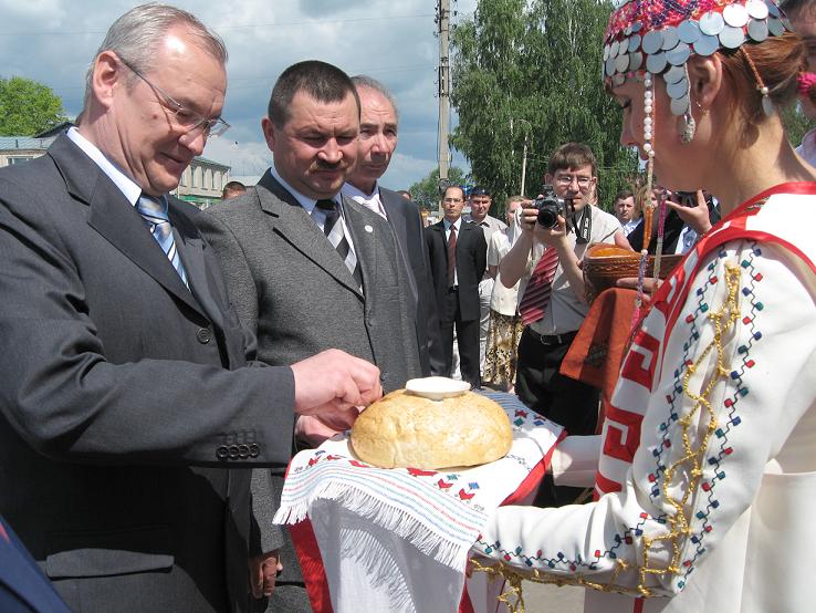 09:14 Работники сбербанка района перешли в новое здание