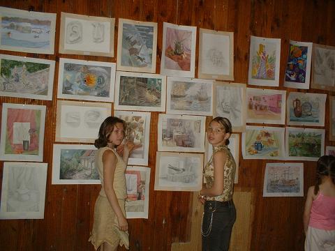 13:58 В селе Батырево открылась совместная выставка рисунков педагога и учащихся