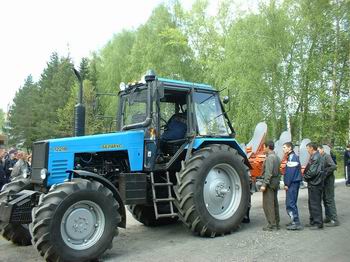 08:50 Коллектив профучилища Вурнарского района получил ключи от современного трактора