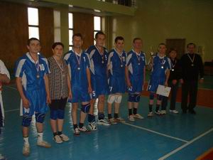 В финальных играх по волейболу команда администрации Вурнарского района заняла 1 место