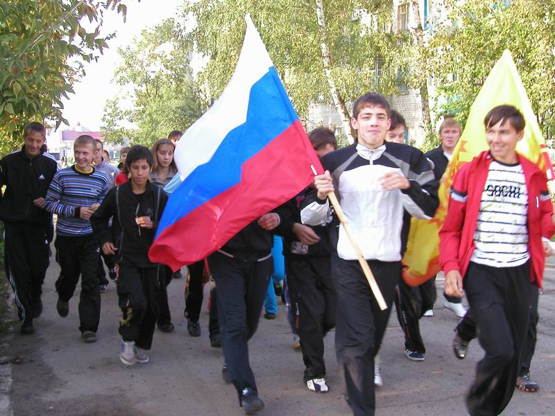 11:03 Эстафету  V  Республиканского легкоатлетического пробега памяти Андрияна Николаева  приняли  юные спортсмены  Вурнарского района