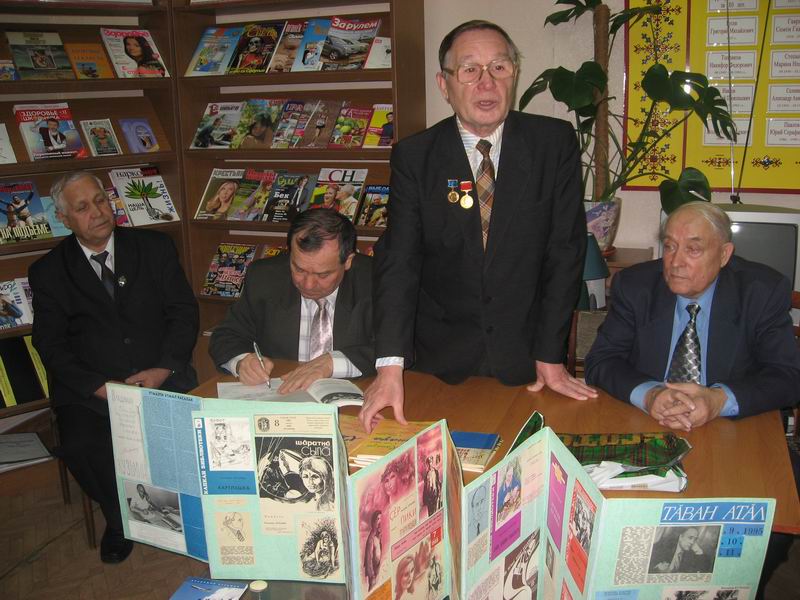 16:33 В Вурнарской центральной библиотеке состоялась презентация книги В. Кузьмина "Под радугой дружбы и любви"