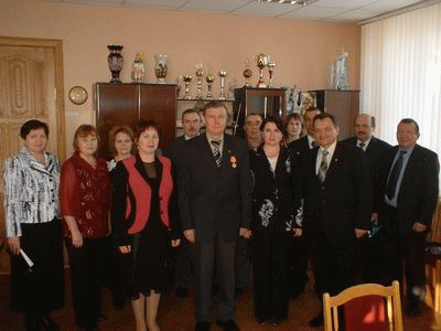 10:44 Главе Вурнарского района Анатолию Кузьмину вручена медаль Андрияна Николаева