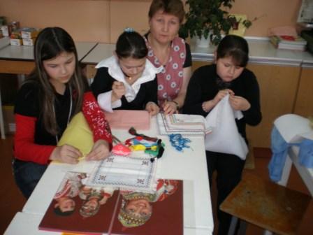 Учащиеся школ города Канаш включились в конкурс «Солдатский платок» в рамках республиканской акции «Салют Победа»
