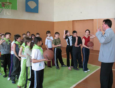 В рамках месячника «Молодежь за здоровый образ жизни» в средней школе №9 г.Канаш прошли «Веселые старты»
