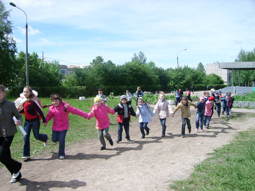 Весело и с пользой для здоровья проводят время ребята в лагере «Фруктовый  сад»  при  школе № 7 г.Канаш