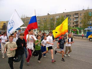 14:00 Город Канаш - участник факельной эстафеты «Всемирный бег дружбы»