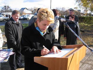 16:44 В городе Канаш состоялась торжественная закладка капсулы