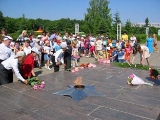 На центральной площади города Канаш состоялся митинг, посвященный Дню памяти и скорби