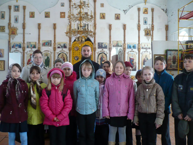 С целью знакомства с православной этикой учащиеся средней школы №11 города Канаш посетили храм «Всех скорбящих радости»