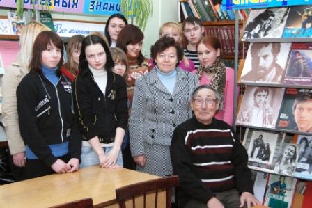 Литературно-музыкальная композиция «Сыновья уходят в бой», посвящённая теме войны состоялась в юношеской библиотеке г.Канаш
