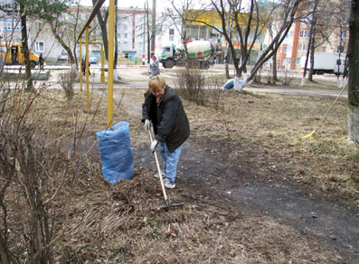 Жители города Канаш принимают активное участие в экологических субботниках