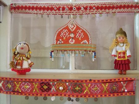 Выставка декоративно-прикладного творчества открылась в средней школе №11 города Канаш