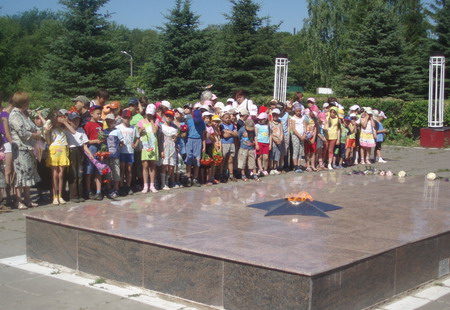 16:39 Митинг памяти возле Монумента Славы, посвященный Дню памяти и скорби, состоялся в городе Канаш