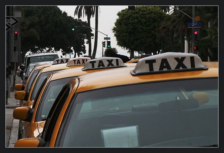 Вступают новые требования к службам такси