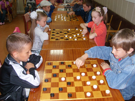 В городе Канаш прошел шашечный турнир среди пришкольных лагерей