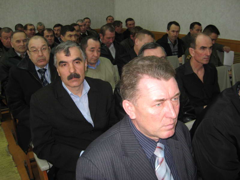 15.00 Состоялось расширенное совещание с руководителями служб, начальниками отделов администрации, руководителями хозяйств, главами и специалистами сельских поселений