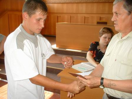 08:22 Участники чеченского вооруженного конфликта получили удостоверения ветерана