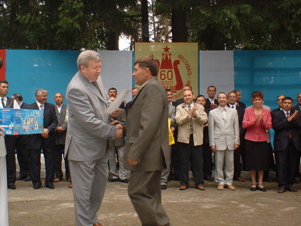 11:56 На  районном  празднике "Акатуй"  прошло  чествование  передовиков  производства